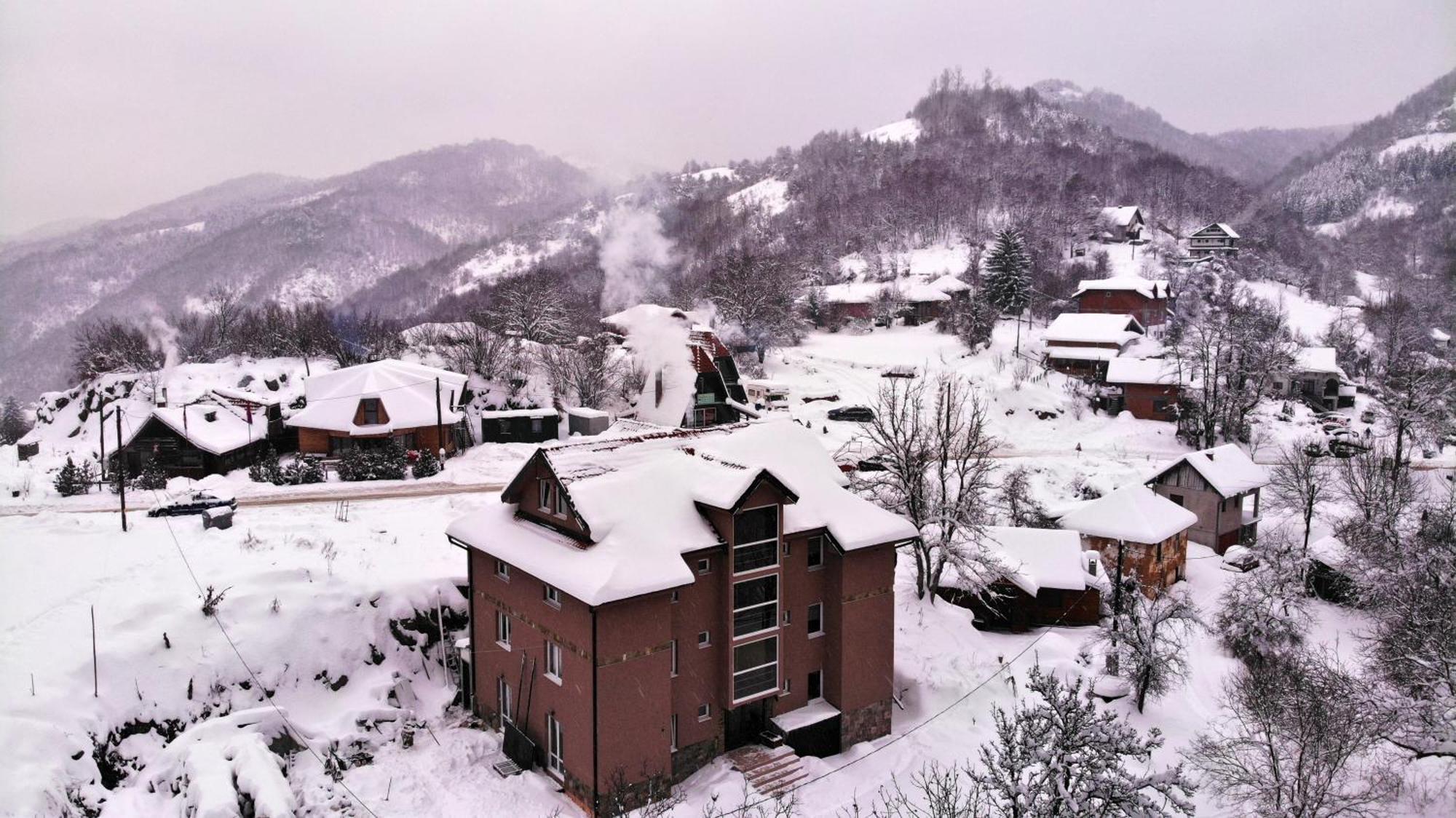 Bajka Hotel Crni Vrh Екстериор снимка